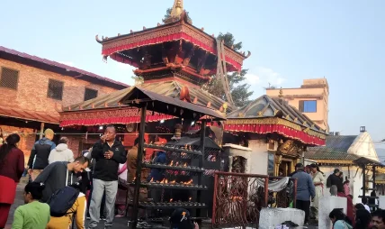 नवरात्रको सातौँ दिनः शक्तिपीठ एवं देवी मन्दिरमा भक्तजनको लाम