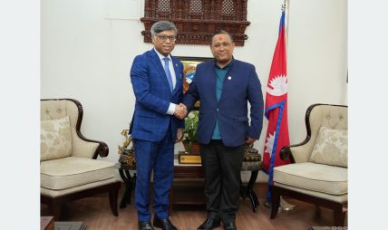 परराष्ट्रमन्त्री खनालसँग सार्क महासचिव सरवारको बिदाइ भेट परराष्ट्रमन्त्री खनालसँग सार्क महासचिव सरवारको बिदाइ भेट