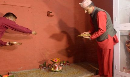 घरघरमा जमरा राखियो घरघरमा जमरा राखियो