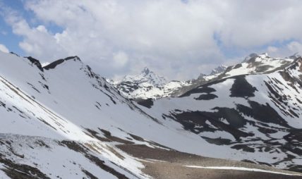 न्यालु लेकमा हिउँ पन्छाउने काम रोकियो, लिमीवासीको आवागमनमा सकस न्यालु लेकमा हिउँ पन्छाउने काम रोकियो, लिमीवासीको आवागमनमा सकस