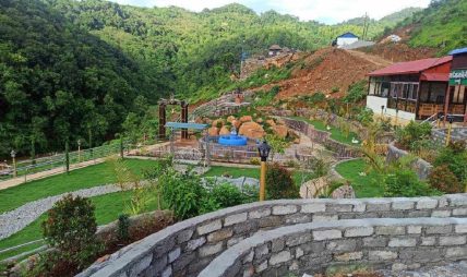जडीबुटी उद्यान अवलोकन गर्न तनहुँको झाङ्गाझोली जडीबुटी उद्यान अवलोकन गर्न तनहुँको झाङ्गाझोली