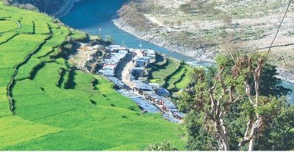 कालीकोटका तीन पालिका जोड्ने सडकका लागि नदी वाधक कालीकोटका तीन पालिका जोड्ने सडकका लागि नदी वाधक