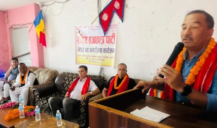 राजादेखि सबै राजनीतिक शक्ति अटाउने व्यवस्था आवश्यक : कमल थापा राजादेखि सबै राजनीतिक शक्ति अटाउने व्यवस्था आवश्यक : कमल थापा