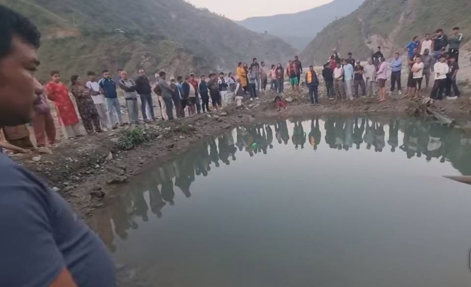 क्रसरको पानी पोखरीमा डुबेर सिन्धुलीकाे सुनकाेसीमा आमा–छोरीको मृत्यु