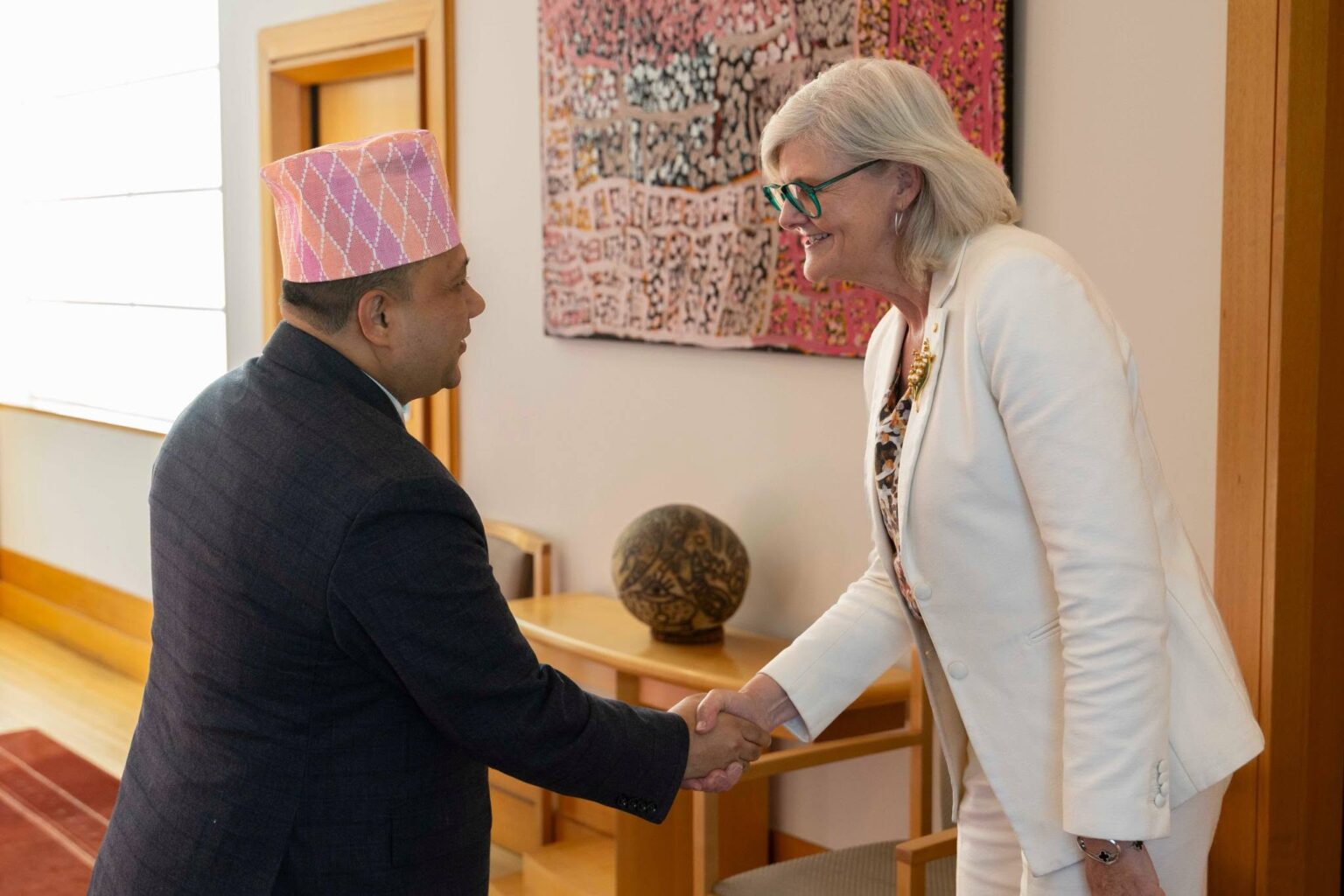 परराष्ट्रमन्त्री खनाल र अष्ट्रेलियाका गभर्नर–जनरल मोस्टिनबीच भेटवार्ता