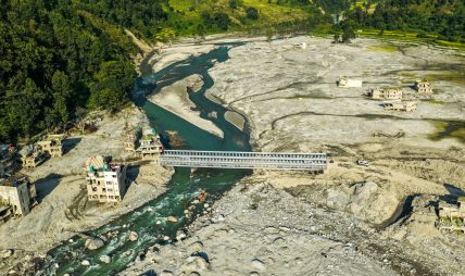 यस्ताे देखियाे ड्रोनबाट बाढीले बगाएको बेत्रावतीको नयाँ बेली ब्रिजको दृश्य