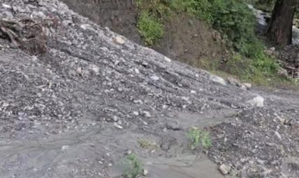 विपद्का कारण राजमार्ग प्रभावित विपद्का कारण राजमार्ग प्रभावित