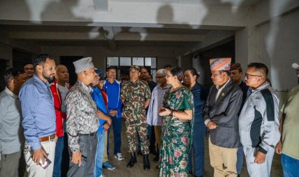 मन्त्री मेहताद्वारा ट्रमा सेन्टरको निरीक्षण