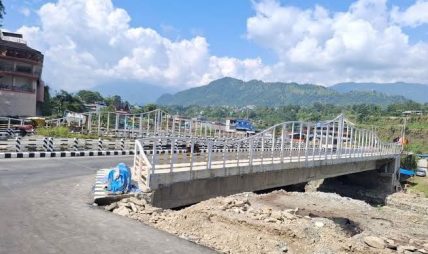 मध्यपहाडी लोकमार्ग : कास्कीमा तीन मोटरेबल निर्माण मध्यपहाडी लोकमार्ग : कास्कीमा तीन मोटरेबल निर्माण