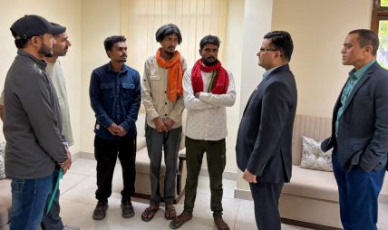 भारतमा बन्धक बनाइएका तीन नेपालीको उद्धार भारतमा बन्धक बनाइएका तीन नेपालीको उद्धार