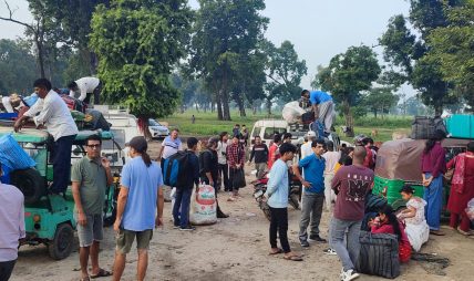नाकामा चाडपर्व मनाउन घर फर्किनेको भीड नाकामा चाडपर्व मनाउन घर फर्किनेको भीड