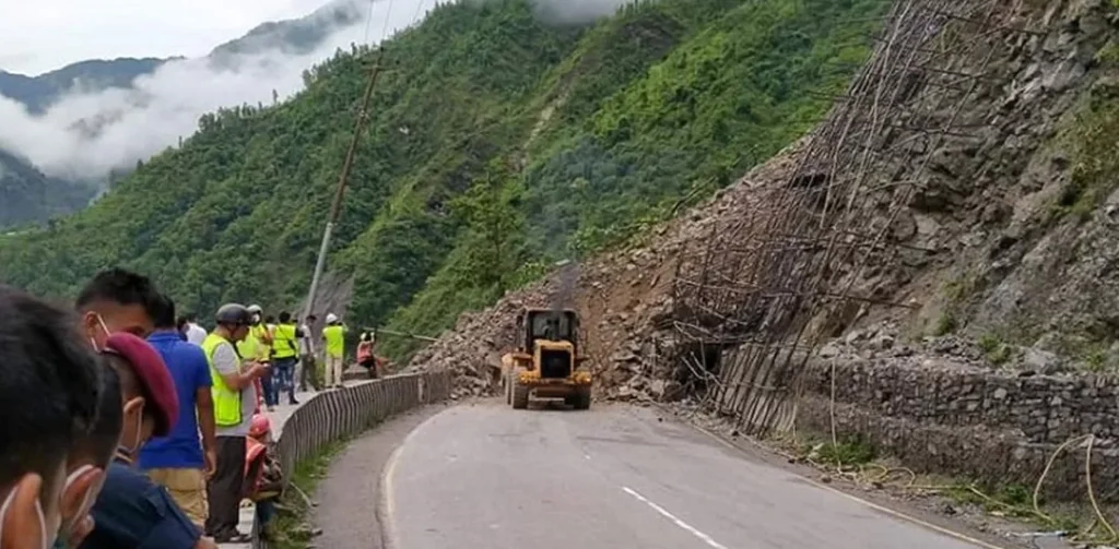 पर्वतको नयाँपुलमा एकतर्फी यातायात सञ्चालन