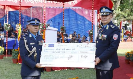 निरीक्षक सुरेश कुमार हायुद्वारा १० लाखको छात्रवृत्ति अक्षयकोष हस्तान्तरण निरीक्षक सुरेश कुमार हायुद्वारा १० लाखको छात्रवृत्ति अक्षयकोष हस्तान्तरण