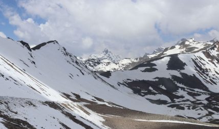 न्यालु लेकमा हिउँ पन्छाउने काम रोकियो, लिमीवासीको आवागमनमा सकस न्यालु लेकमा हिउँ पन्छाउने काम रोकियो, लिमीवासीको आवागमनमा सकस
