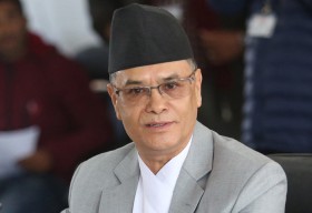पूर्वप्रधानन्यायाधीश राणा र उनका आफन्तको घरमा सम्पत्ति शुद्धीकरणको छापा पूर्वप्रधानन्यायाधीश राणा र उनका आफन्तको घरमा सम्पत्ति शुद्धीकरणको छापा