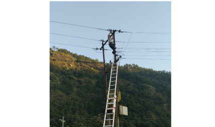 धार्चेमा बिहानैदेखि काम सुरु, खोर्लाबेंसीसम्म आजै बिजुली पुर्याउने प्रयास धार्चेमा बिहानैदेखि काम सुरु, खोर्लाबेंसीसम्म आजै बिजुली पुर्याउने प्रयास