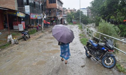 पश्चिम नेपालमा आज र भोलि वर्षा र हिमपातको सम्भावना