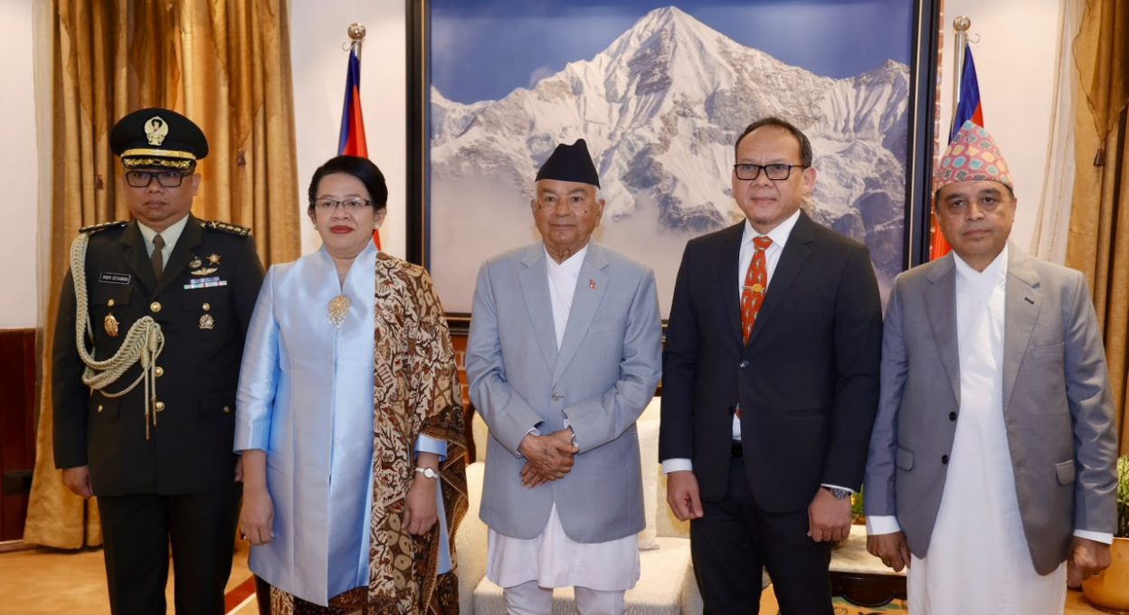 इन्डोनेसियाकी राजदूत लिस्टियोवातीद्वारा राष्ट्रपति पौडेलसमक्ष ओहोदाको प्रमाणपत्र प्रस्तुत