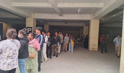 अनलाइन अपोइन्टमेन्ट लिएपनि राहदानी विभागमा घण्टौँ लाइन बस्नुपर्ने बाध्यता