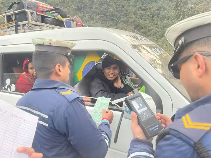 चाडपर्व लक्षित सवारी चेकजाँच : मकवानपुर प्रहरी एक्सनमा