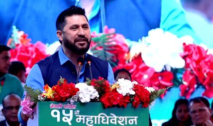 सरकार ढल्छ भन्ने मान्छे सरकार नढलेको देखेर ढल्छ :सभापति लामिछाने सरकार ढल्छ भन्ने मान्छे सरकार नढलेको देखेर ढल्छ :सभापति लामिछाने
