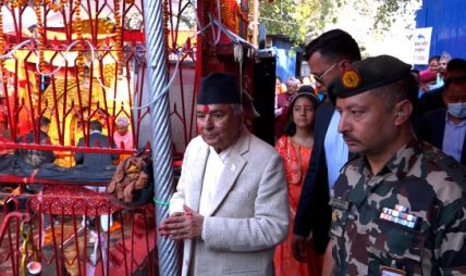 राष्ट्रपति पौडेलद्वारा महाअष्टमीका दिन भद्रकाली मन्दिरमा दर्शन राष्ट्रपति पौडेलद्वारा महाअष्टमीका दिन भद्रकाली मन्दिरमा दर्शन