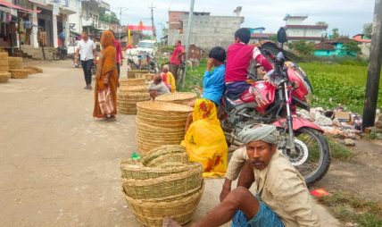 छठ पर्वका लागि बिक्री गर्न राखिएका सामग्री हरू
