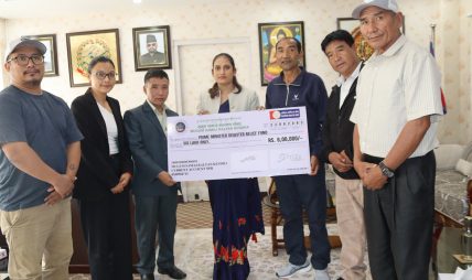 मुगुम समाज कल्याण केन्द्रद्वारा विपद् प्रभावितका लागि सहयोग