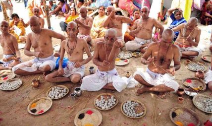 आश्विन कृष्ण औँसीः सोह्र श्राद्ध समापन गरिँदै आश्विन कृष्ण औँसीः सोह्र श्राद्ध समापन गरिँदै