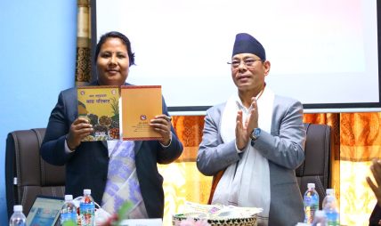 मन्त्री चौधरीद्वारा थारू आयोगका विभिन्न प्रतिवेदन सार्वजनिक