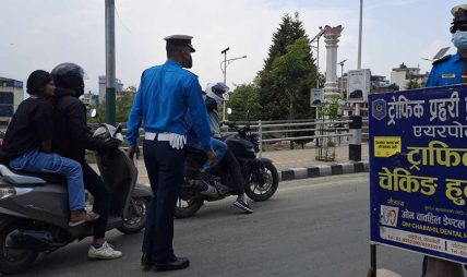 मापसे र लापसे गरी सवारी चलाउने एक हजार ३७ चालक कारबाहीमा मापसे र लापसे गरी सवारी चलाउने एक हजार ३७ चालक कारबाहीमा