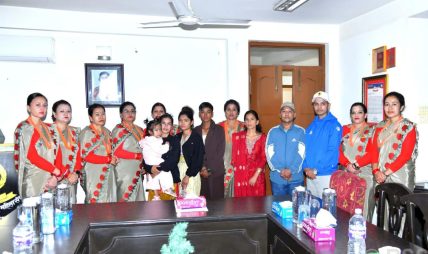 सशस्त्र प्रहरीका कर्मचारीलाई राहत रकम हस्तान्तरण सशस्त्र प्रहरीका कर्मचारीलाई राहत रकम हस्तान्तरण