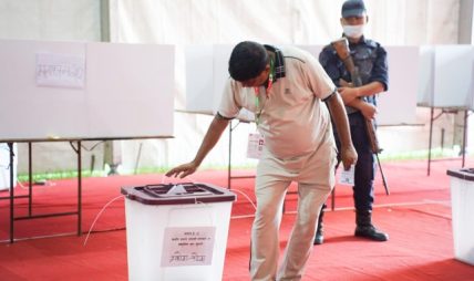 कांग्रेस महाधिवेशन : दिउँसो साढे १२ बजेसम्म २ हजार ६४४ मत खस्यो कांग्रेस महाधिवेशन : दिउँसो साढे १२ बजेसम्म २ हजार ६४४ मत खस्यो