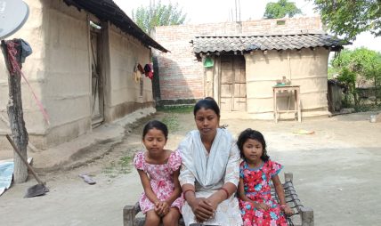 बाढीले खोस्यो दसैँको टीका, बेपत्ता आफन्तको पर्खाइमा खाली निधार बाढीले खोस्यो दसैँको टीका, बेपत्ता आफन्तको पर्खाइमा खाली निधार