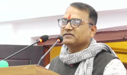 जलवायु सङ्कटसँग जुध्न विद्यार्थीलाई जागरुक बनाउँदै सभामुख यादव