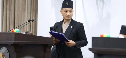 मन्त्री गुरुङद्वारा राष्ट्रियसभामा प्रस्तुत हुन नसकेका विभिन्न मन्त्रालयका प्रश्नका उत्तर टेबल