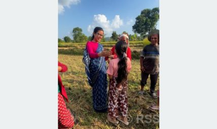 पर्वमा जनतासँग मन्त्री गौतम पर्वमा जनतासँग मन्त्री गौतम